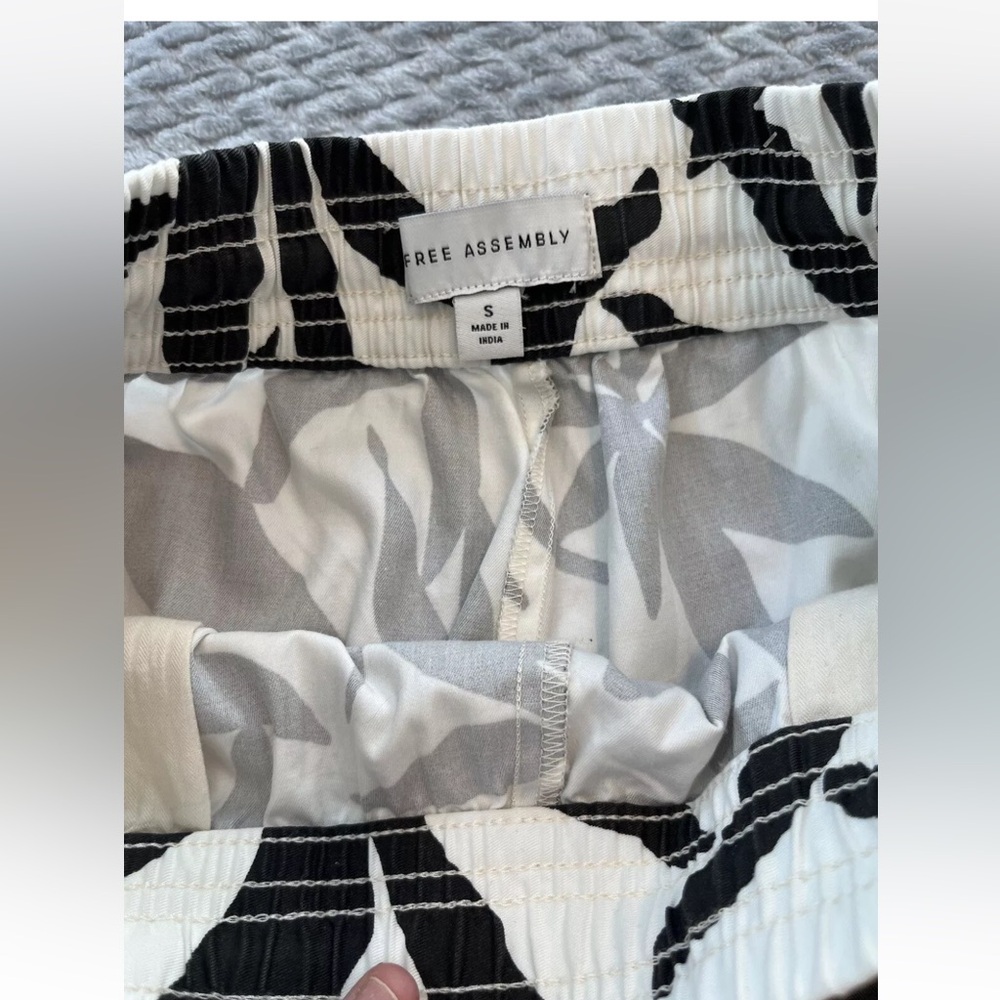 free assembly Pull On shorts Size S - Picture 6 of 8